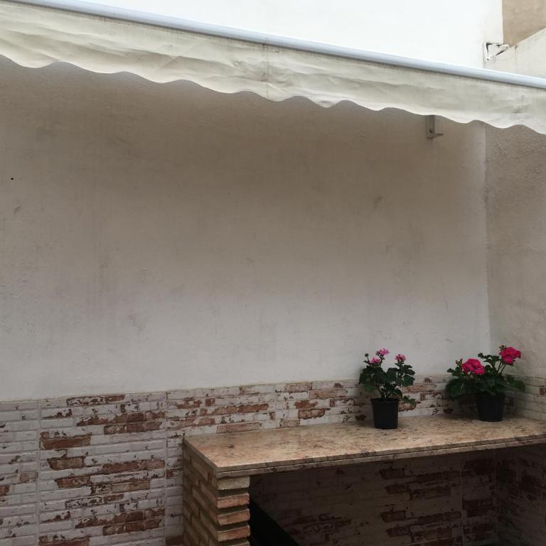 Apto con patio y barbacoa BBQ Los picadores - Apartamento de 1 dormitorio - 4