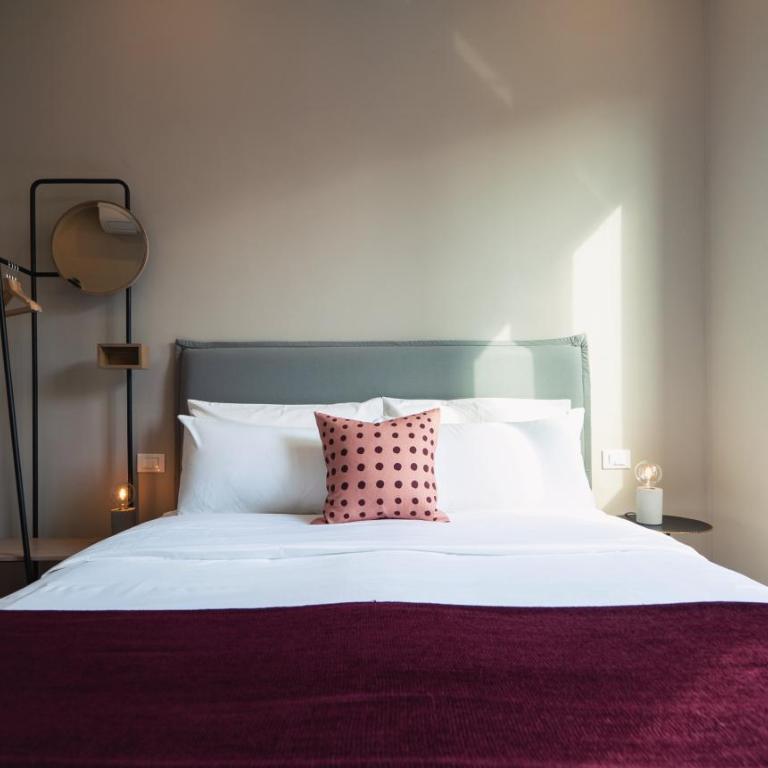 Zefiro Suites - Deluxe Double Room - 4