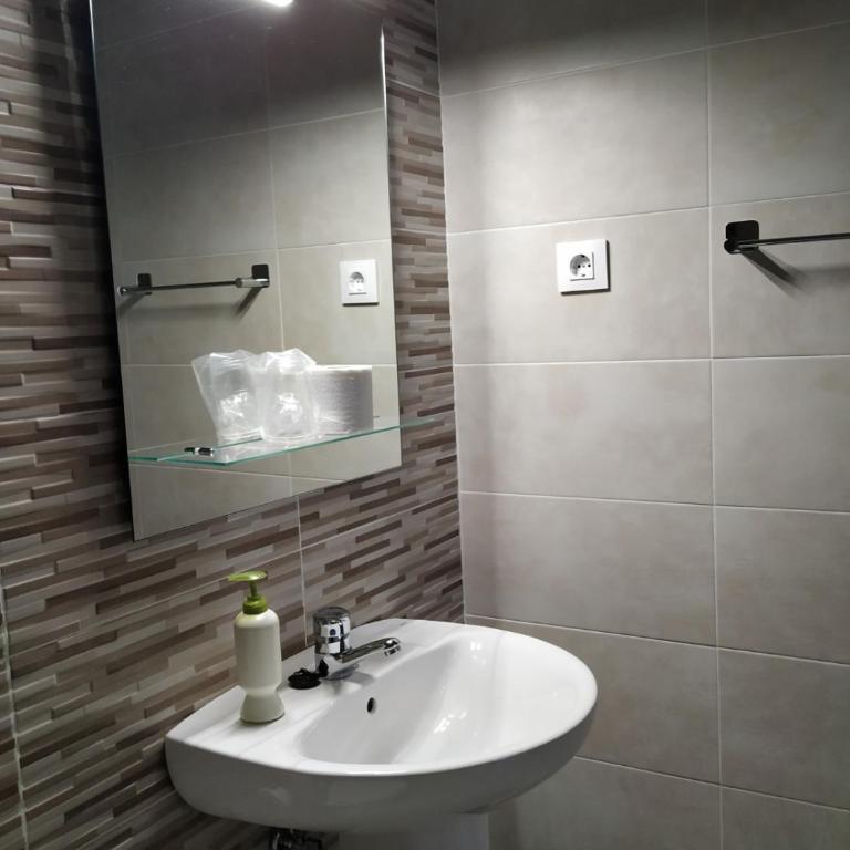 Pension Cuatro Torres - Twin Room with Bathroom - 7
