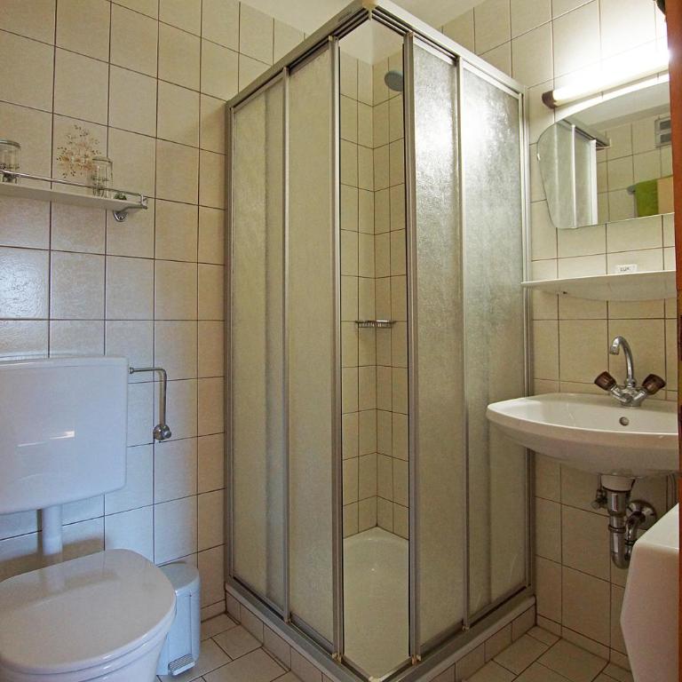 Gasthof Zacherlbräu - Vierbettzimmer mit Bergblick - 1