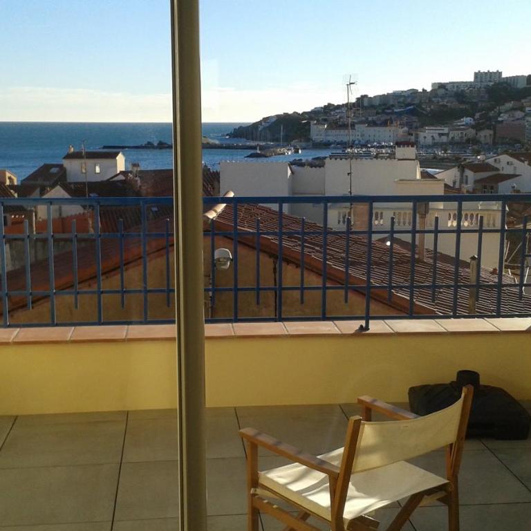 La Maison Bleue - Three-Bedroom Apartment - 3