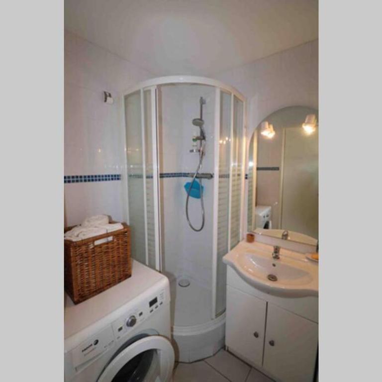 Les Capitelles Bord de plage avec grande piscine - Vue montagne - Balcon - Clim - One-Bedroom Apartment - 6