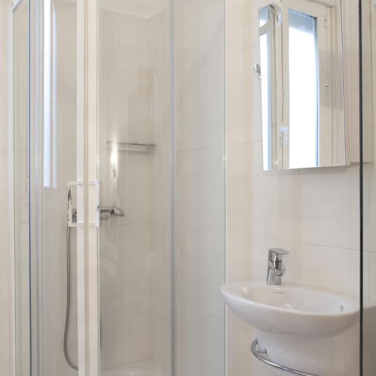 Hostal Los Alpes - Single Room with Shared Toilet - 2
