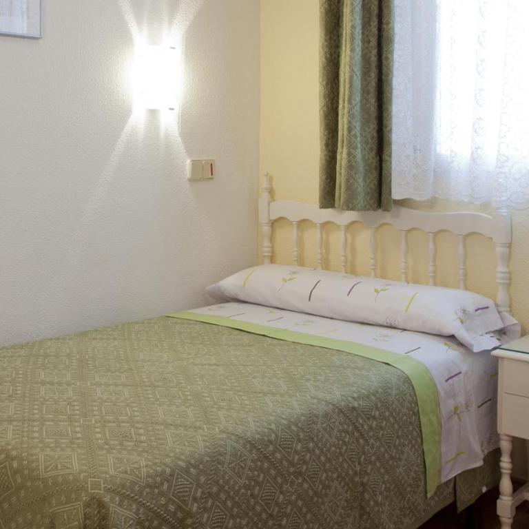 Hostal Los Alpes - Single Room with Shared Toilet - 6