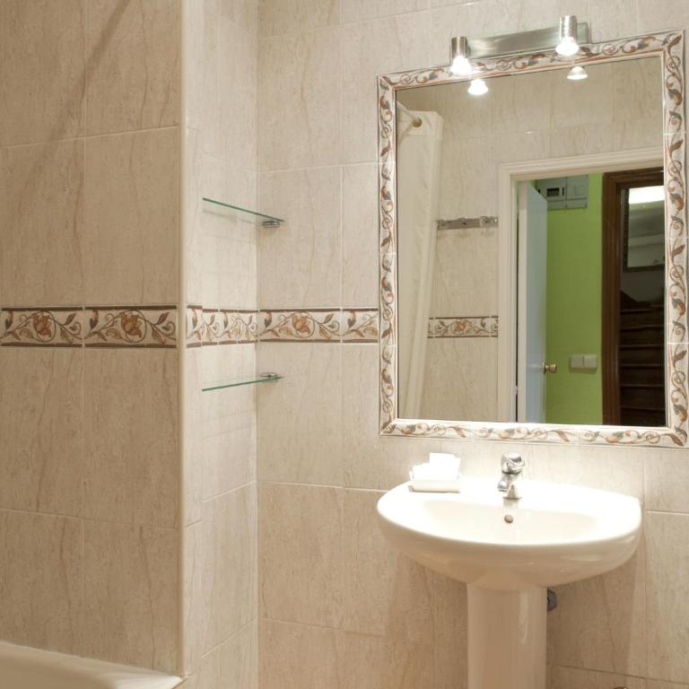 Hostal Los Alpes - Triple Room - 3