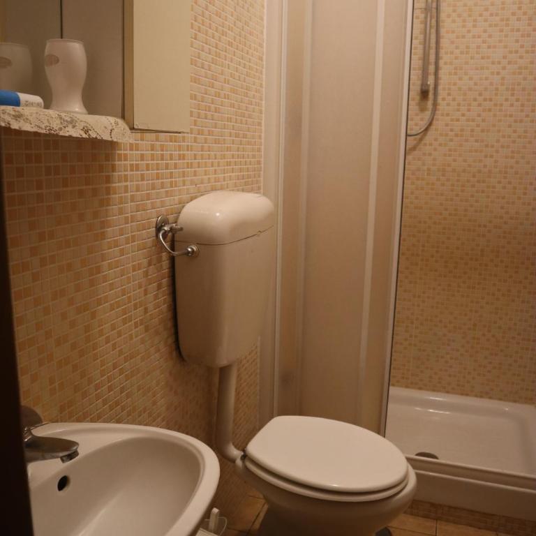 ROMA GONDOLA Guest House - Deluxe Double or Twin Room - 8