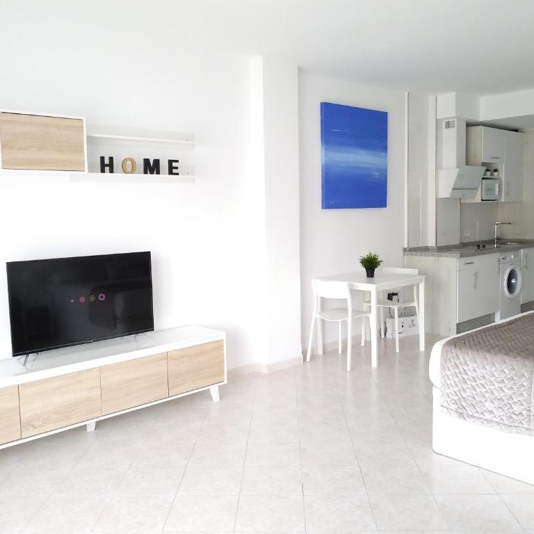 BenalSuite estudio, piscina y playa en BenalBeach, Benalmadena - Deluxe Studio - 9
