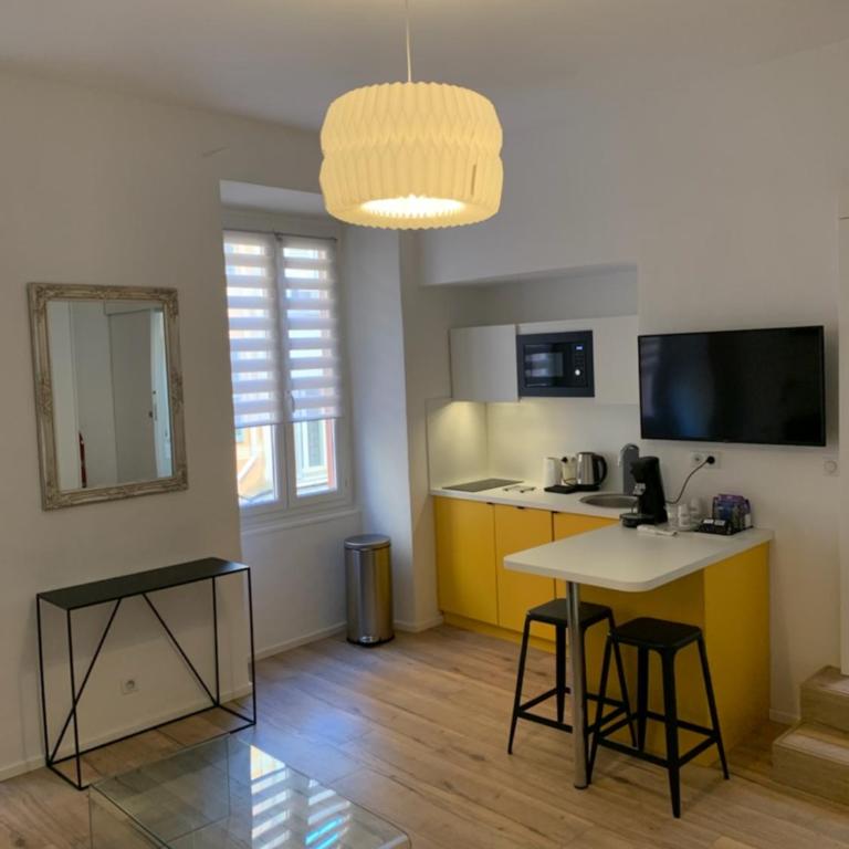 STUDIO rue pietonne Ajaccio - Studio - 1