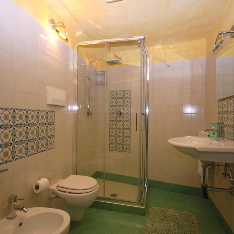Nikki Nakke - Double Room with Skylight Window - 5
