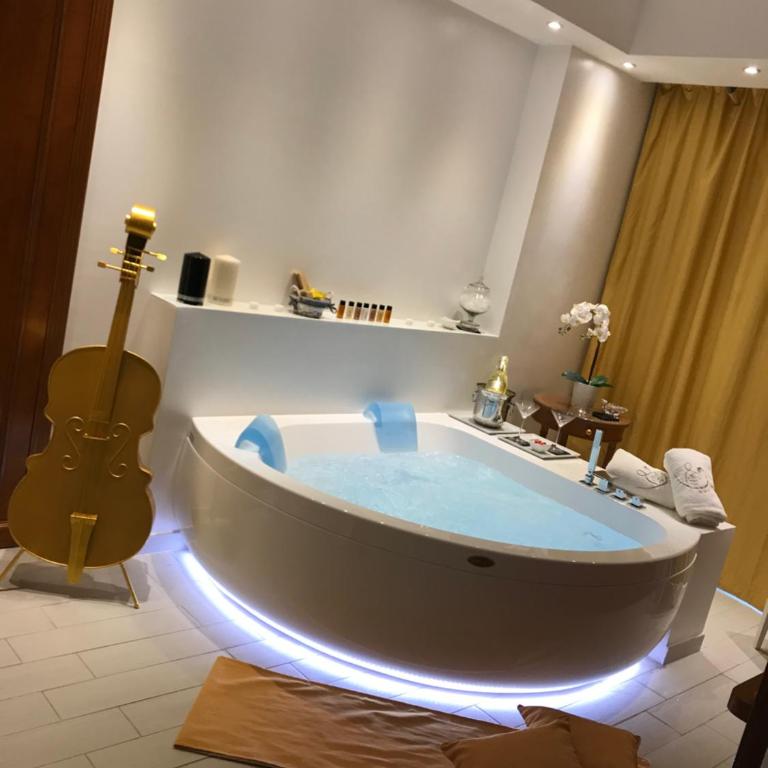 Ludwig Boutique Hotel & Spa - Junior Suite con Balcone e Vasca Idromassaggio - 9