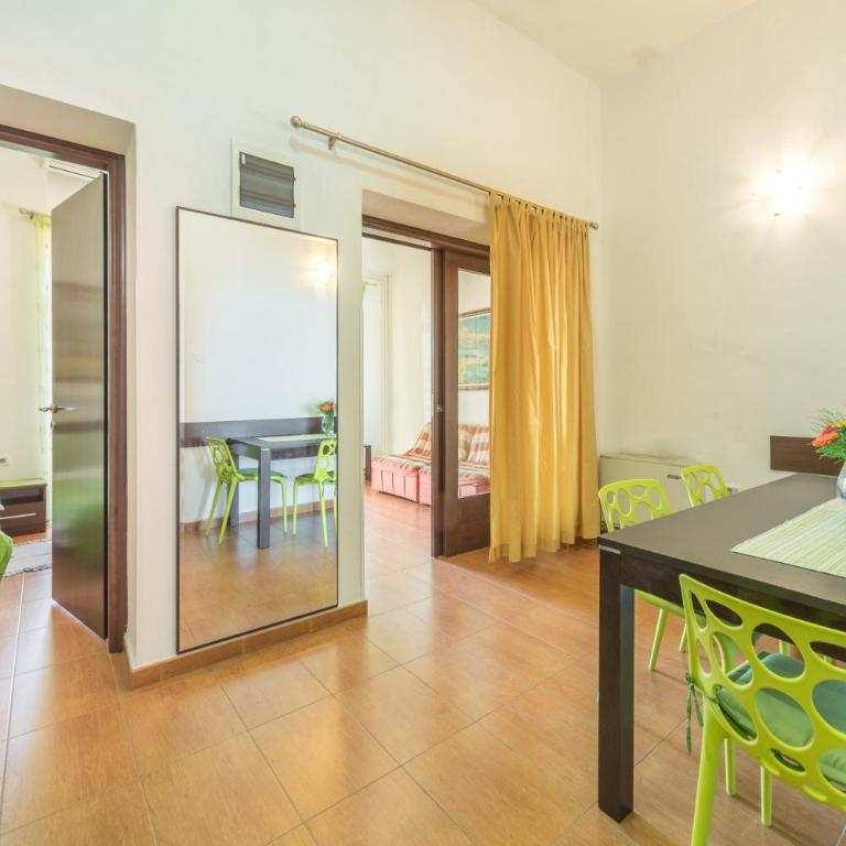 R club Apartments Old Town Budva - Apartman sa Terasom - 4