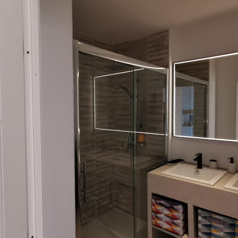 Amour Baie - Apartment with Sea View - 32