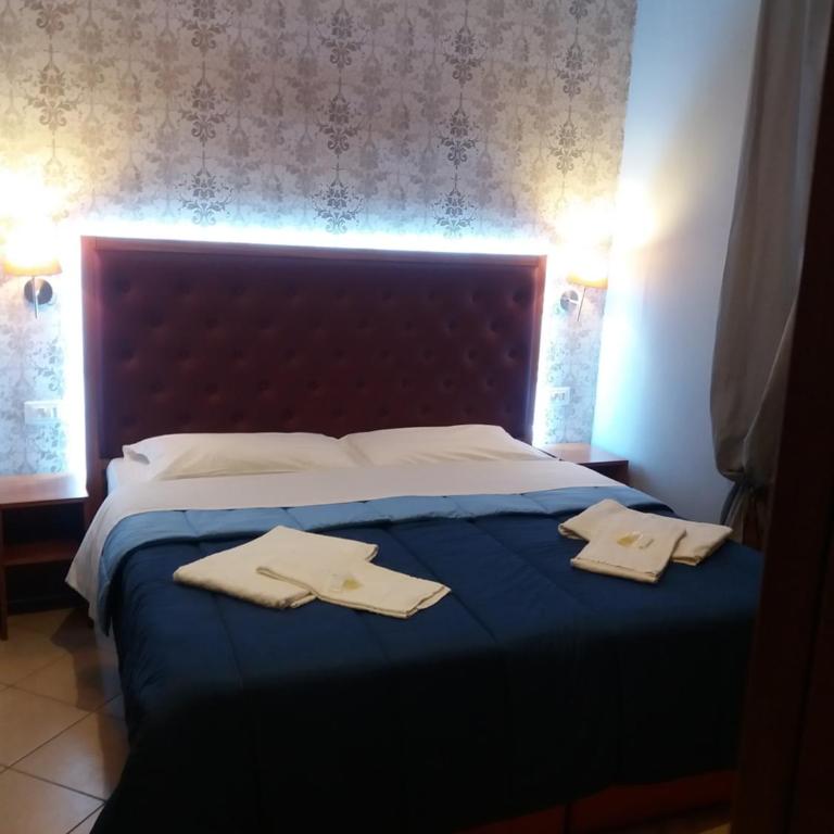 A&C Much More II - Triple Room with Bathroom - 13