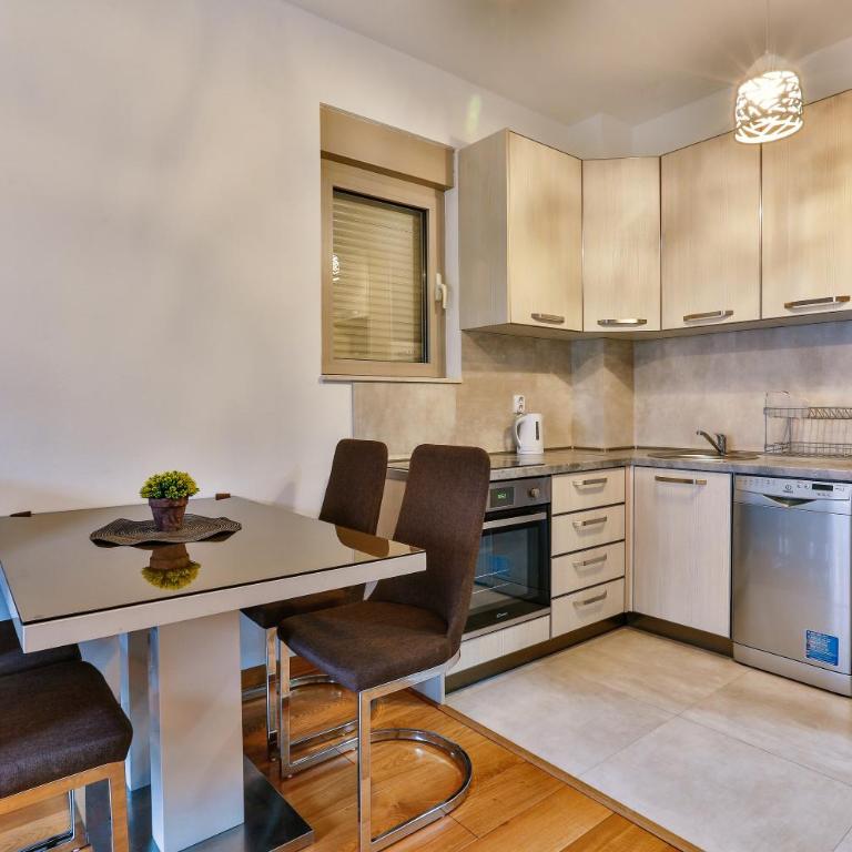 Montesun Boka Apartments - Deluxe Apartment - 8