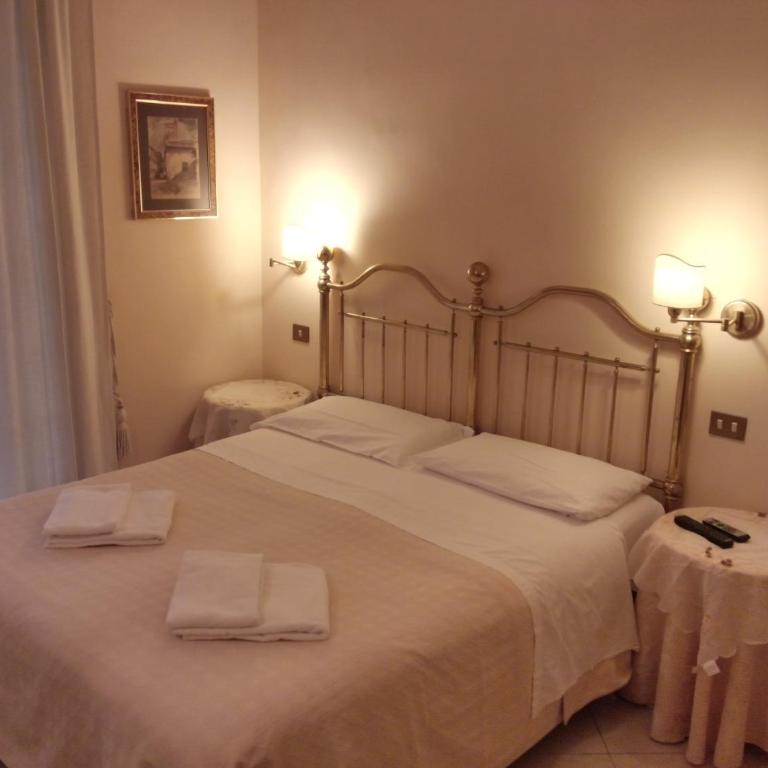 Marta Guest House - Camera Matrimoniale/Doppia con Letti Singoli - 1