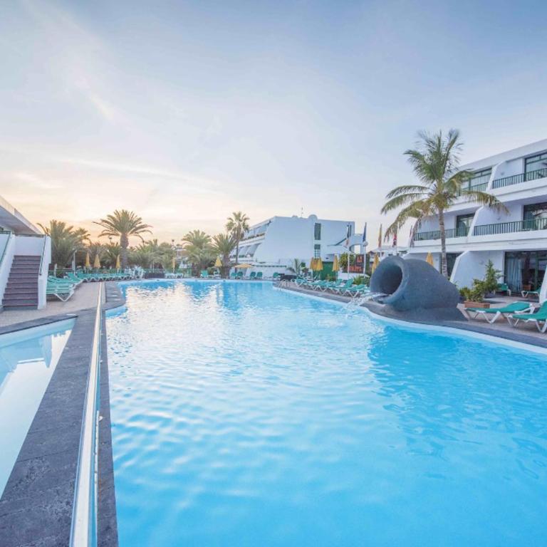 Central location in a great complex with 300mbps internet - Apartment with Garden View - 2