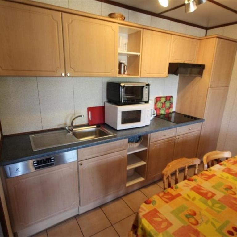 Domaine de vacances à 600m de la plage villa 4 chambres 9 couchages WIFI terrasse parking animations et piscines en supplément LRPDSH4 - Four-Bedroom House - 6