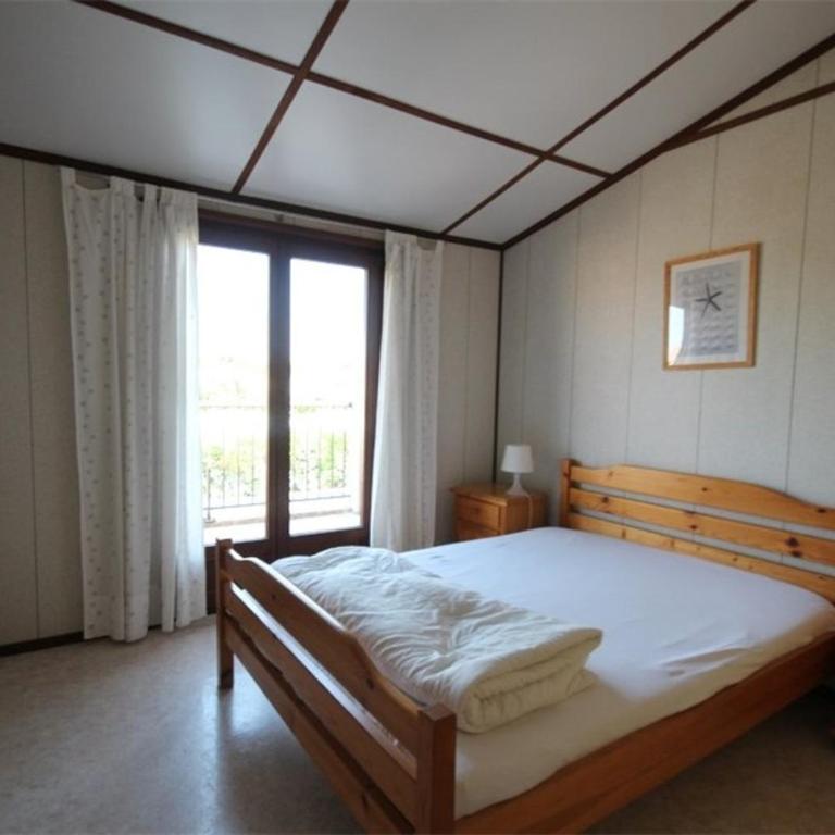 Domaine de vacances à 600m de la plage villa 4 chambres 9 couchages WIFI terrasse parking animations et piscines en supplément LRPDSH4 - Four-Bedroom House - 9