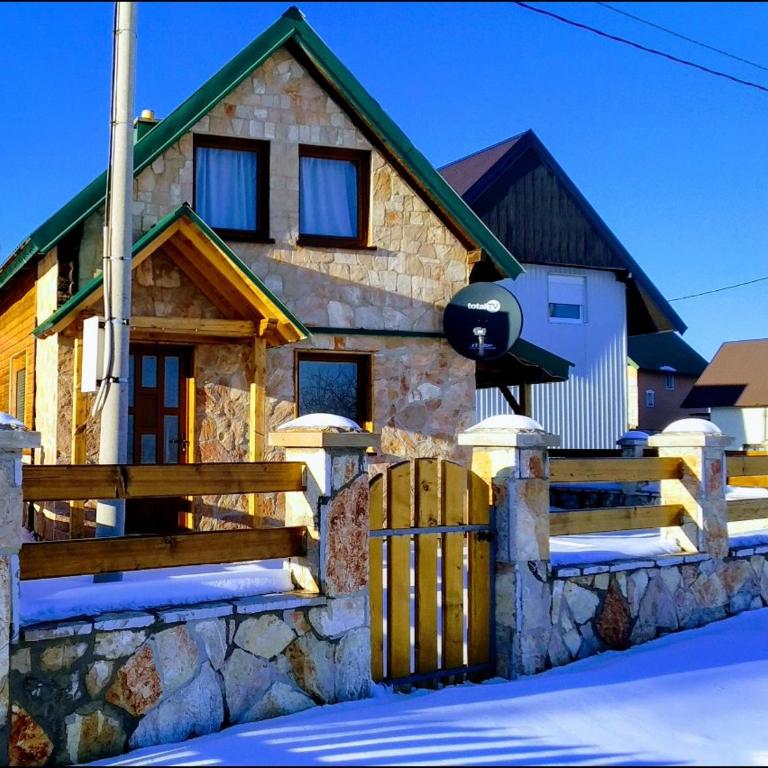 Guesthouse MG - Three-Bedroom House - 1