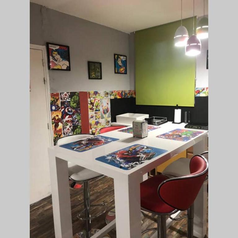 APPARTEMENT STYLE POP ART avec GARAGE CENTRE HISTORIQUE BEZIERS - Appartamento con 1 Camera da Letto - 18