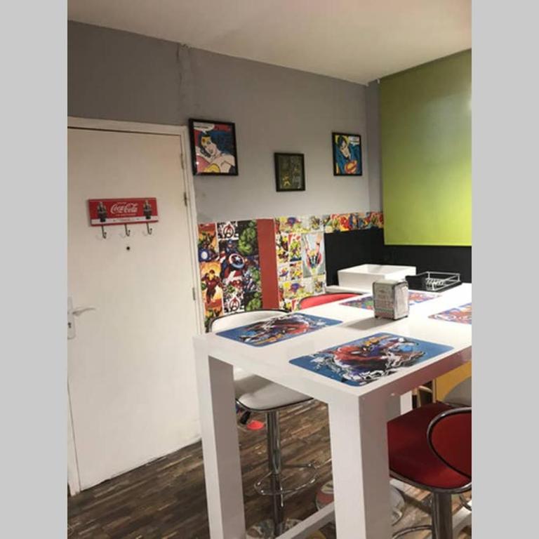APPARTEMENT STYLE POP ART avec GARAGE CENTRE HISTORIQUE BEZIERS - Appartamento con 1 Camera da Letto - 24