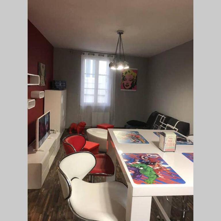 APPARTEMENT STYLE POP ART avec GARAGE CENTRE HISTORIQUE BEZIERS - Appartamento con 1 Camera da Letto - 4