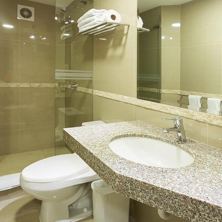 Howard Johnson by Wyndham Lima Miraflores Art House - Deluxe King Suite - Non-Smoking - 3
