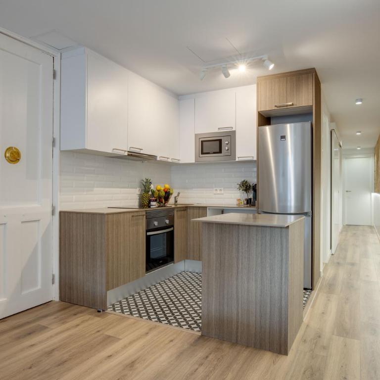 LucasLand Apartments Barcelona - Apartamento de 3 dormitorios - 11