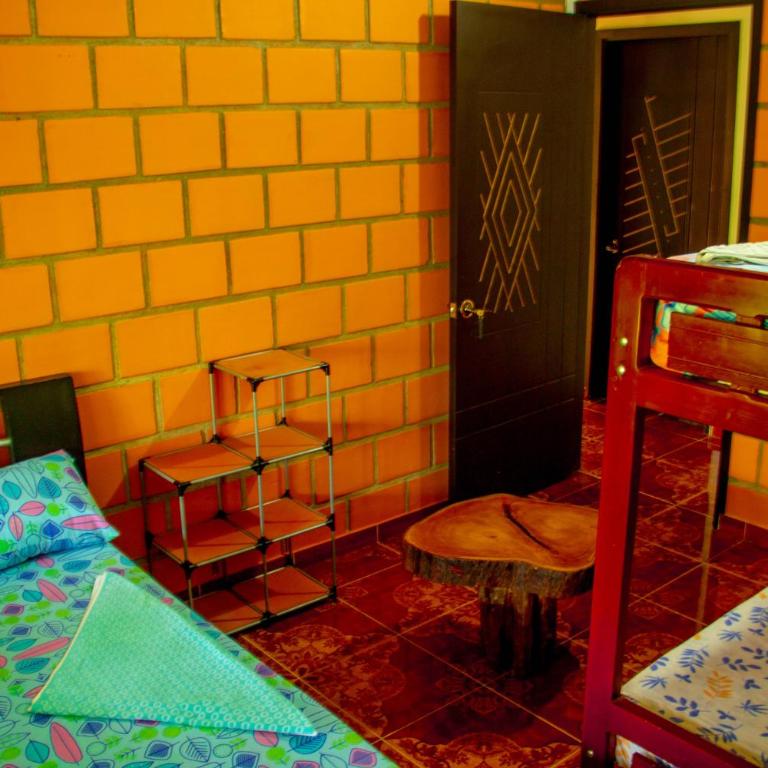Hostal Luna Llena - Bed in 4-Bed Dormitory Room - 2