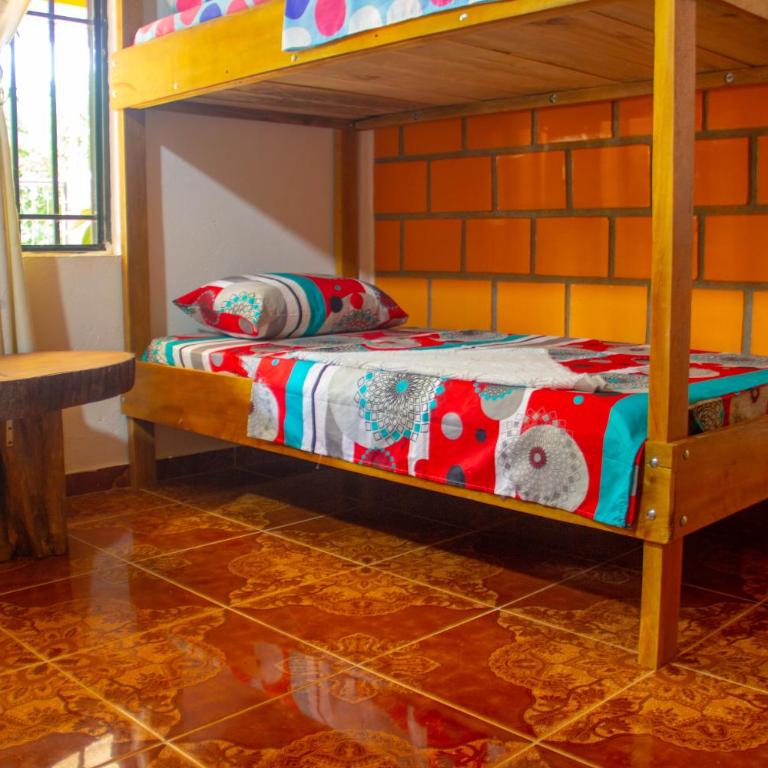Hostal Luna Llena - Single Bed in 4-Bed Dormitory Room - 1