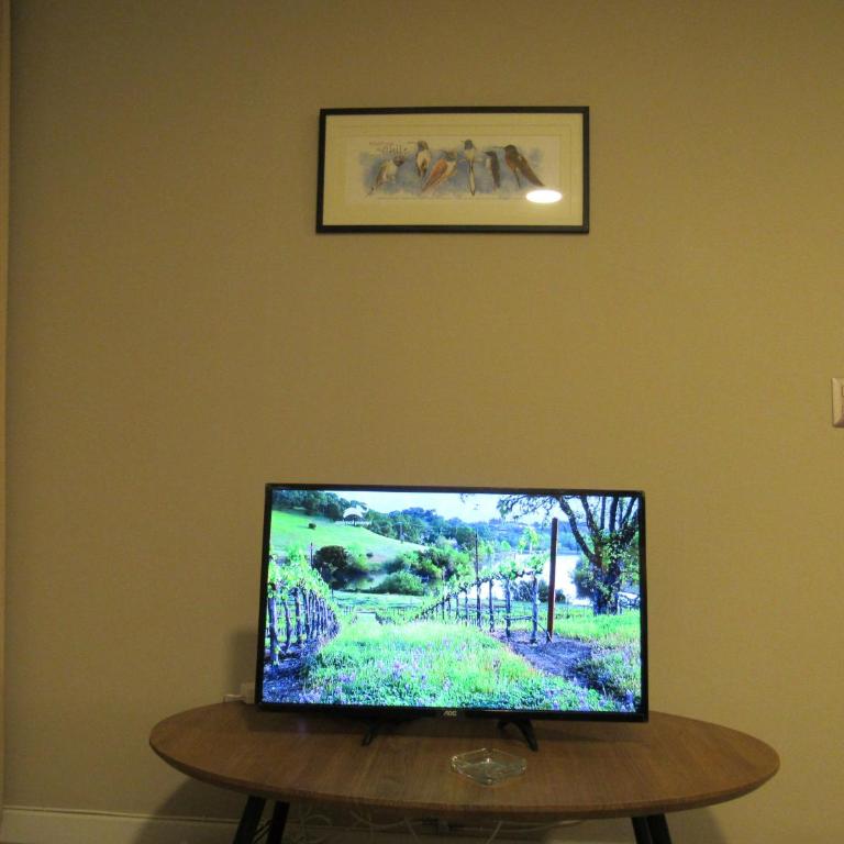 Birdhouse Apartment - One-Bedroom Apartment - 7