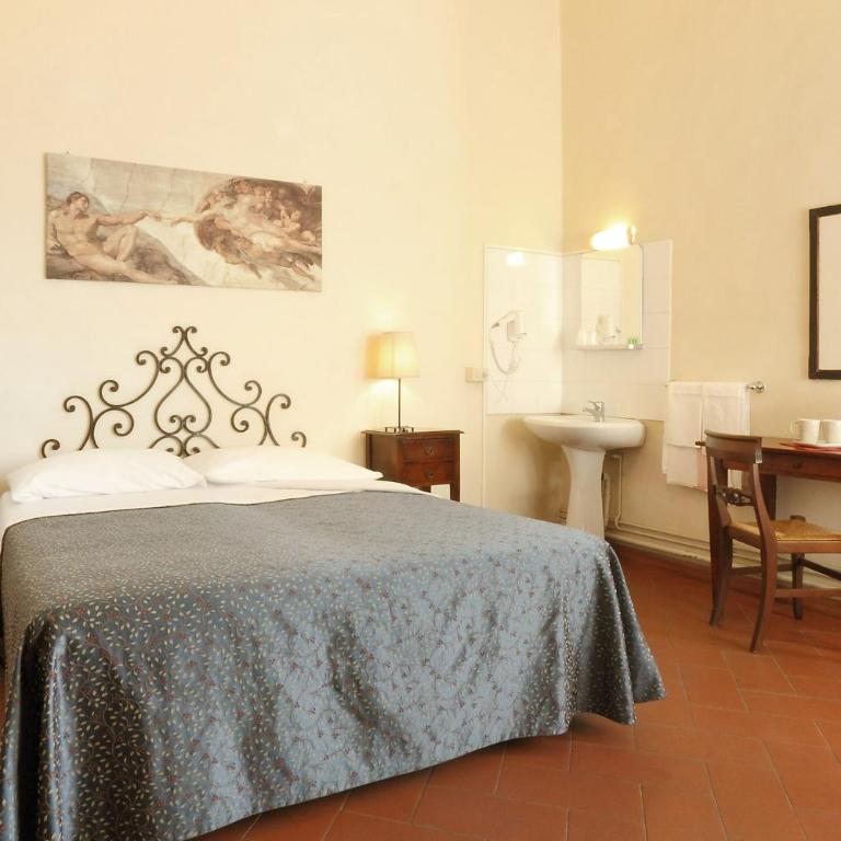 Hotel Bavaria - Camera Matrimoniale con Bagno in Comune - 3