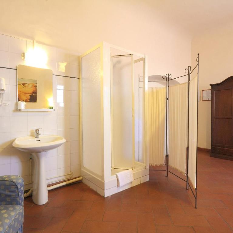 Hotel Bavaria - Camera Matrimoniale con Doccia Privata e Servizi Igienici in Comune - 4