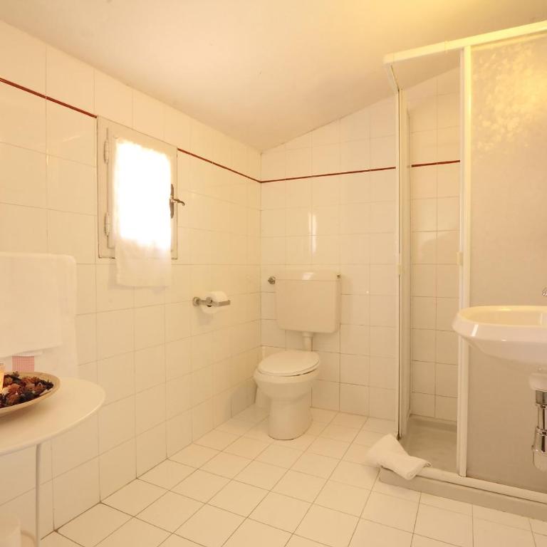 Hotel Bavaria - Camera Matrimoniale con Bagno Privato - 9