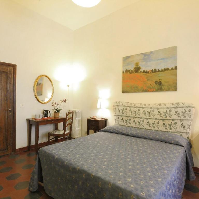 Hotel Bavaria - Camera Matrimoniale con Bagno in Comune - 4
