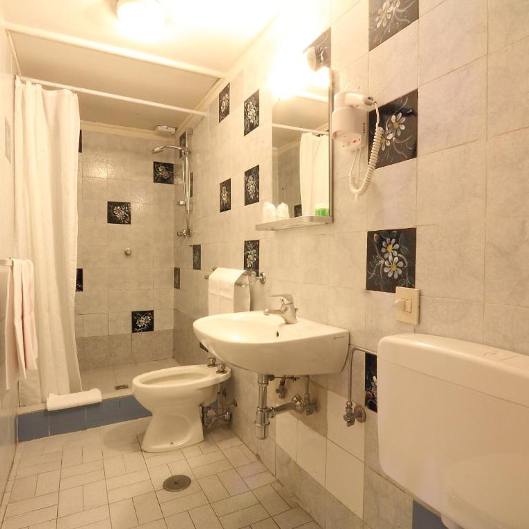 Hotel Bavaria - Camera Matrimoniale con Bagno Privato - 4