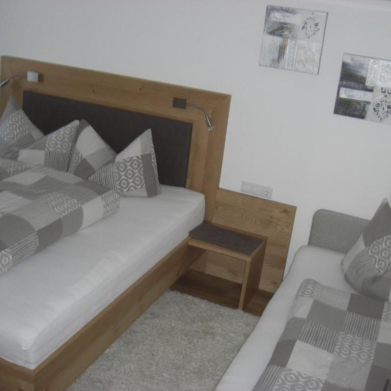 die Gartenwohnung - Tanja Tipotsch - Apartment - Split Level with Garden View - 29