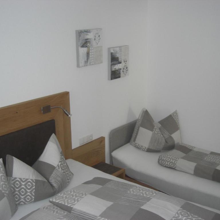 die Gartenwohnung - Tanja Tipotsch - Apartment - Split Level with Garden View - 30