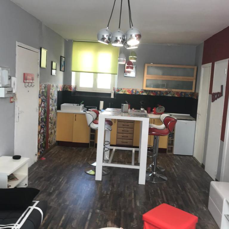APPARTEMENT STYLE POP ART avec GARAGE CENTRE HISTORIQUE BEZIERS - Appartamento con 1 Camera da Letto - 12