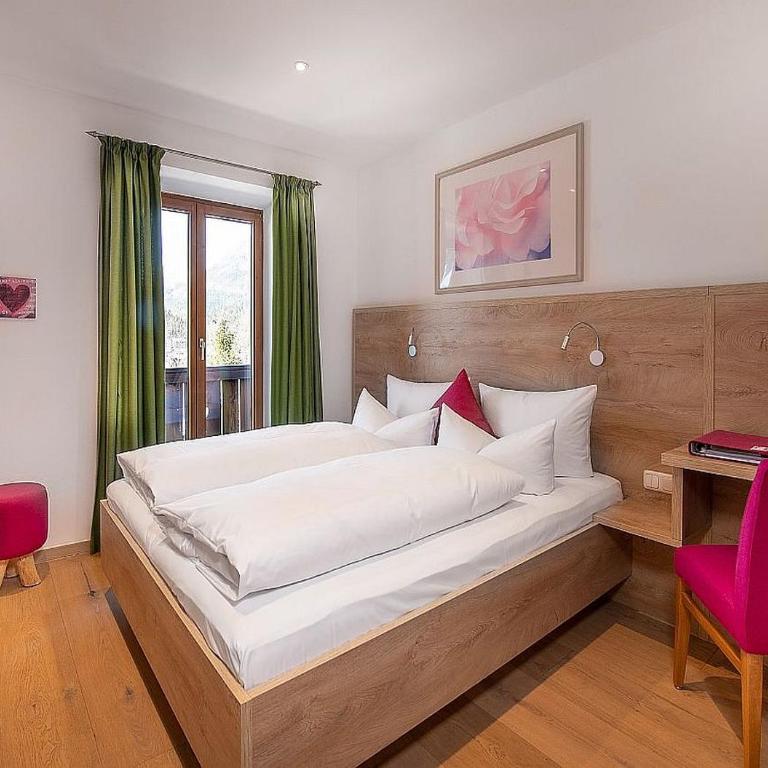 Bayern Resort Hotel - Adults only - mit Zugspitzblick - Eibsee-Nähe - Wellnessbereich - Naturpool im Sommer - Comfort Doppelzimmer mit Balkon - 4