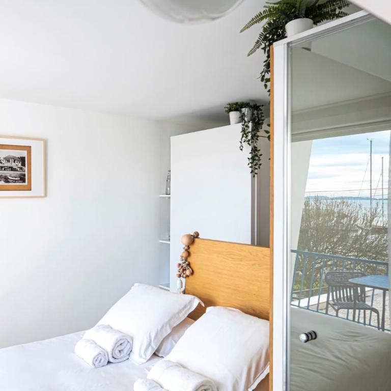 Hôtel La Reine Jane - Chambre Double avec Balcon - Premier Étage - Vue sur Mer - 16