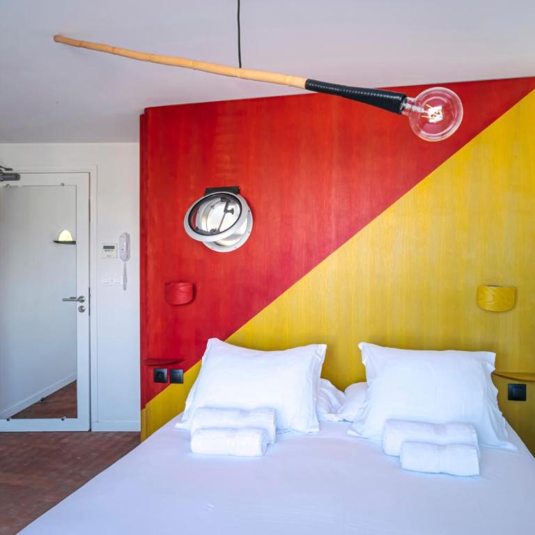 Hôtel La Reine Jane - Chambre Double - Côté Pinède - 2ème Étage - 7