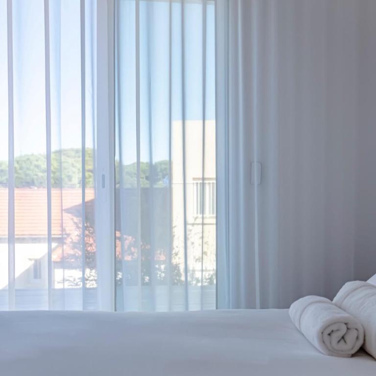Hôtel La Reine Jane - Chambre Double - Côté Pinède - 1er Étage - 15
