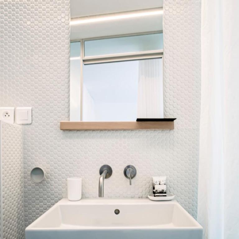 Hôtel La Reine Jane - Chambre Double - Côté Pinède - 1er Étage - 14