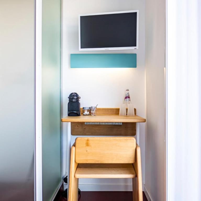 Hôtel La Reine Jane - Chambre Double - Côté Pinède - 1er Étage - 13