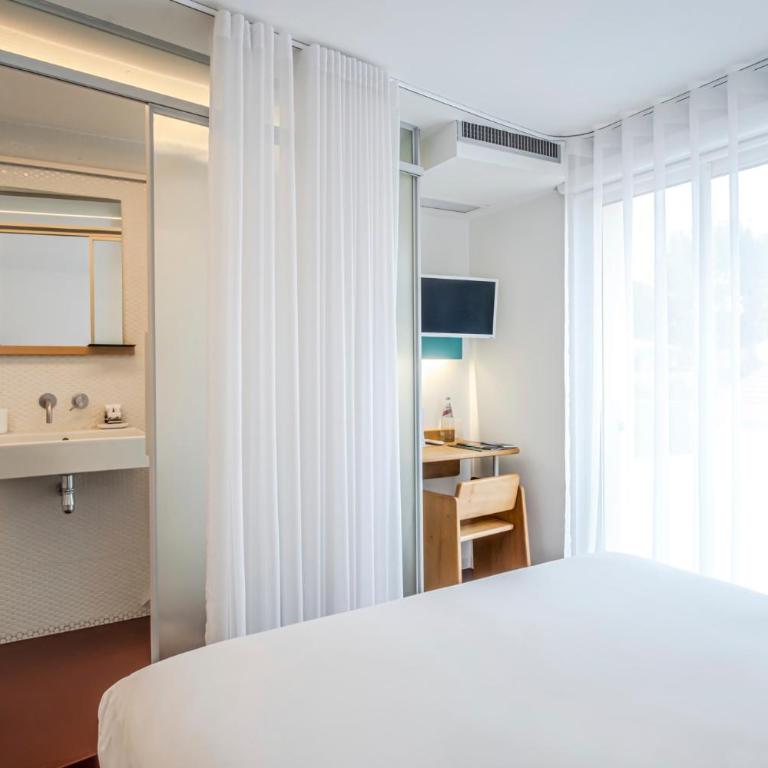 Hôtel La Reine Jane - Chambre Double - Côté Pinède - 1er Étage - 12