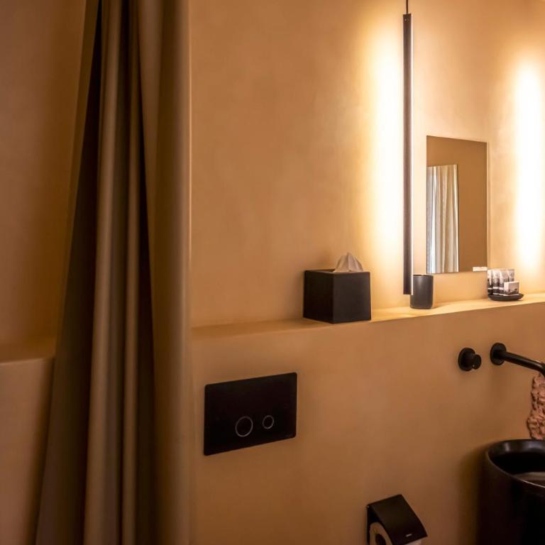 Hôtel La Reine Jane - Chambre Double - Côté Pinède - 1er Étage - 9