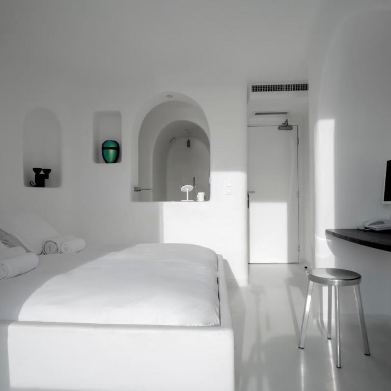 Hôtel La Reine Jane - Chambre Double avec Balcon - Premier Étage - Vue sur Mer - 3