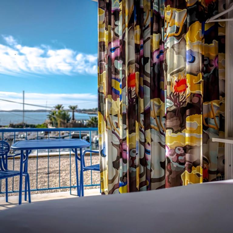 Hôtel La Reine Jane - Chambre Double avec Balcon - Premier Étage - Vue sur Mer - 7