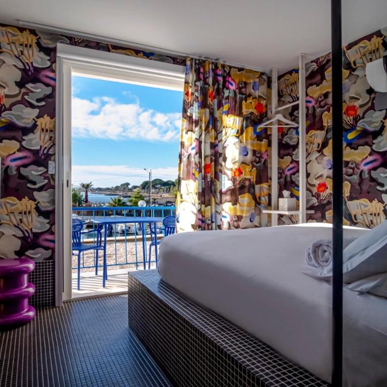 Hôtel La Reine Jane - Chambre Double avec Balcon - Premier Étage - Vue sur Mer - 11